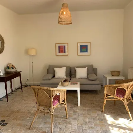 Terrasse Avec Vue Au Coeur Des Alpilles A 15 Mins De Saint Remy De Provence, 5mins D'eygalieres Apartment